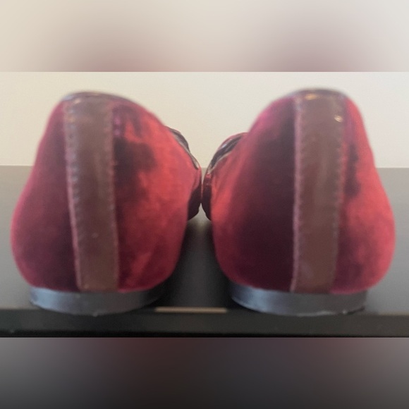 Tory Burch Burgundy Velvet Acorn Charm
"Smoking Slippers" Loafers sz. 6.5 - Picture 3 of 5